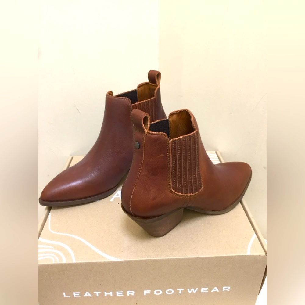 Patina women’s Dakota Western ankle boot Telluride Leather NEW IN BOX-size 7 1/2